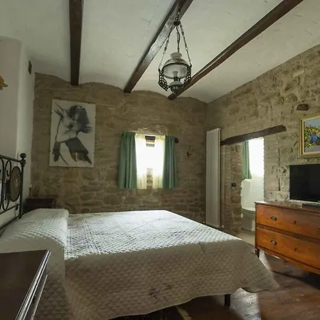 Villa Wonderful Manor With Enriched Background Scenery