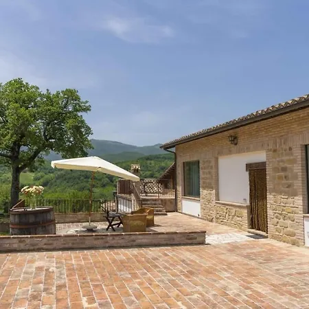 וילה Wonderful Manor With Enriched Background Scenery